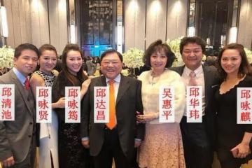 弟弟娶了她坐擁百億的閨蜜，她則選擇了窮車手，生兩胎還沒辦婚禮