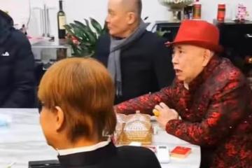 港圈黃金配角齊聚內地,73歲梁小龍金髮戴墨鏡,黃一飛老年斑明顯