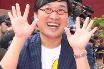 娶了國民女神的「醜男」,居然是個廣撒網的「海王」?