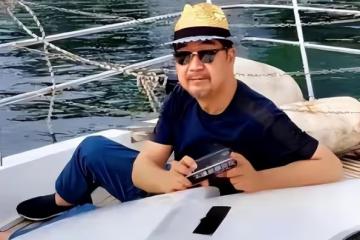 張國立晚年生活太愜意,坐遊艇吃山珍海味,與女海乘合影魅力不減