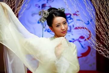 同樣是因戲生情，佟麗婭為何沒嫁雷佳音，反而投入了陳思誠懷抱？