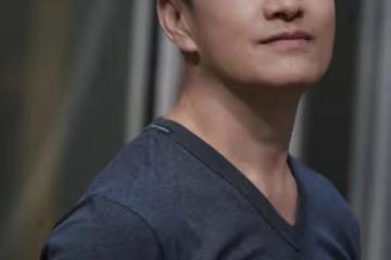 憨厚老實!呂良偉20歲兒子近照曝光,曾被甄子丹曝其暗戀自己女兒