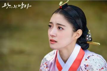 別吐槽她牙齒了，明明臉很美啊！