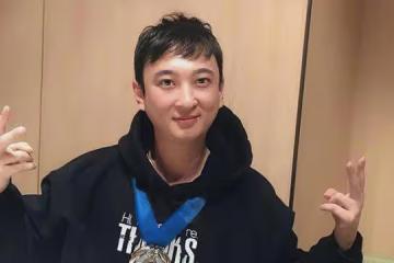 王思聰直播首秀,土豪狂送火箭,自稱不缺錢依然有人送禮物