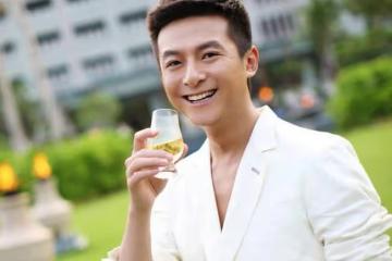 42歲朱雨辰至今仍單身，曾與姜妍等人戀愛，都被朱母無情拆散