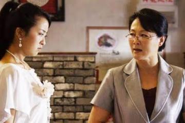 男子擺攤賣菜,來了個25年前的同學,說:我送你一個手藝吧