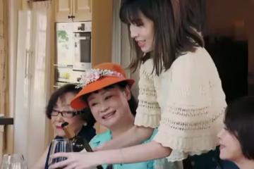 辦完離婚手續，婆婆又讓兒媳做飯，兒媳說了3個字，婆婆愣住了