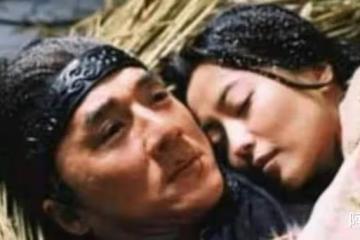 成龍拍攝神話時,有次突然將金喜善抱回房間,待了2個小時才出來