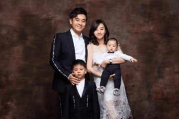 他們一見鍾情,從相識到結婚僅15天,結婚8年恩愛如初,讓人羨慕