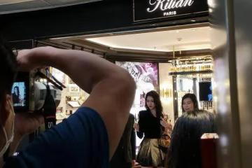 關曉彤出席品牌活動,這身材是真的優越了,雙腿好細好長引人羨慕