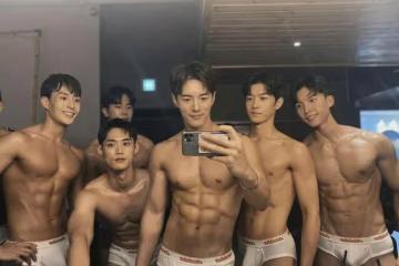 10 多名韓國男演員和素人集體炫耀腹肌