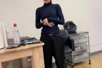 李詠妻子哈文曬女兒近照,20歲法圖麥身材高挑,顏值氣質出眾