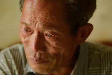 64歲兒子照顧84歲父親8年後哭訴：現在才知老了能依靠的只有錢