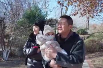 李亞鵬拍攝大雪節氣視頻,小女兒罕見出鏡,網友們卻在關心李嫣