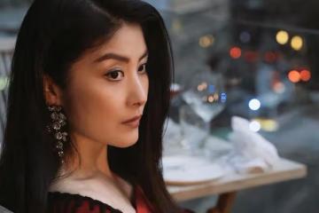 陳慧琳穿紅裙迎接聖誕節，50歲的個人狀態不輸李嘉欣