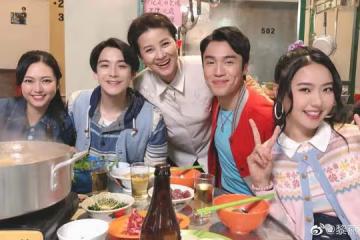 首屆亞姐冠軍重返演藝圈過戲癮,曾嫁圈中家暴男,離婚後獨自帶娃