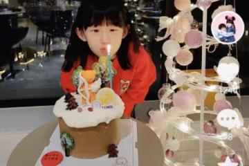 陸毅鮑蕾為11歲小女兒慶生,妹妹文靜甜美,長得越來越像姐姐貝兒