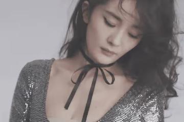 助理「直拍」楊冪,故意不開美顏,看清眼皮,我沒眼花吧?