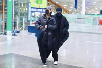 劉愷威攜李曉峰現身機場，全程摟著女友同行，還穿情侶鞋秀恩愛
