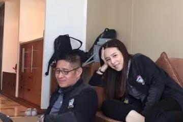 泰國華裔富婆罕見曬老公秀恩愛!穿情侶裝好甜,難怪不屑泰王追求