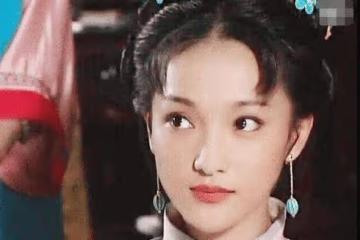 她才31歲臉就崩了?從來不承認整容,今滿臉矽膠感垮成「假人」