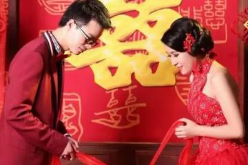 農村新娘嫁給城裡男同事,娘家的嫁妝被新郎扔出門:把我家弄髒了