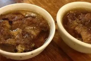 回娘家,母親端走外孫女的一碗牛肉,女兒生氣每月2千孝敬錢停了