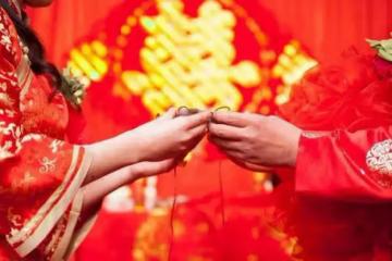 我把工資卡給婆婆保管,八年後買房她主動還給我,一查餘額傻了眼