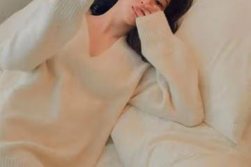 28歲「最美小三」女星滿手刺青挨轟89妹雷射打掉！抬手泄側胸圖辣爆