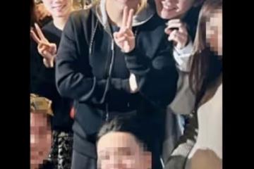 何猷君帶奚夢瑤參加聚會，再唱求婚時歌曲，被異性搭肩膀機智躲閃