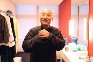 「喜劇大師」陳佩斯,靠吃麵條一舉成名,背後卻因小品三次落淚