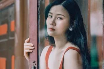 結婚前一晚我被人下藥迷暈，睜開眼被賣到村子裡，有男人向我靠來