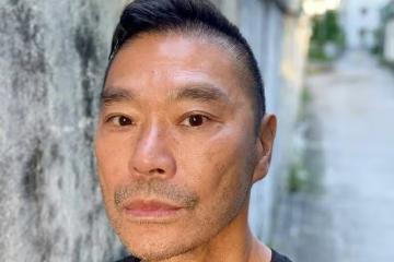 香港著名男主持與丈夫頻繁秀恩愛,結婚三年感情穩定,曾兩度患癌