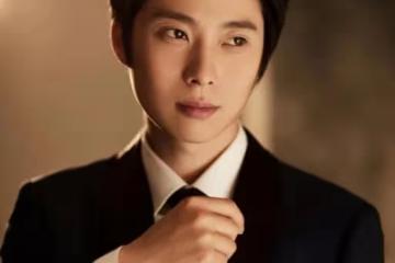 李誠儒前妻,離婚後住18平米房子,兒子逆襲成明星