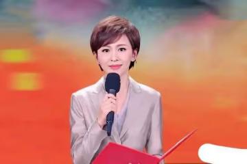 為照顧患癌母親從央視消失3年，歐陽夏丹首次露面，笑容如沐春風