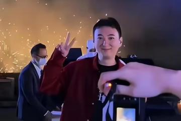 王思聰慶祝35歲生日:蛋糕氣派現場有煙花表演,專業廚師製作美食