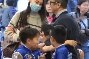 皈依佛門?梁洛施穿海青居士服潛心禮佛,住5億豪宅獨自撫養仨子