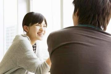 餐廳里，我們同時被分手，經歷了一件事後，我決定以身相許