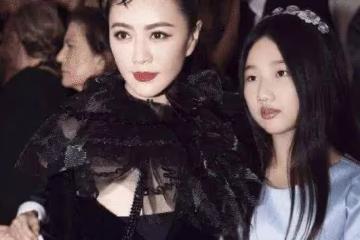 她當紅時懷孕，丈夫是誰至今是個謎，女兒12歲長相浮現生父基因