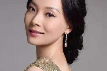 她出道17年零緋聞，有「旗袍女皇」的美稱，值得你細細品味