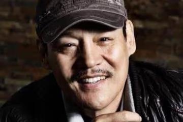 他是國家一級演員,離婚時凈身出戶,如今兒子為他掙足了面子!
