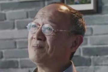 57歲娶小35歲的女學生，60歲得雙胞胎，69歲的他仍在拍戲奔波