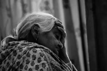我總以為婆婆跟我過不去，可她卻取了養老的10w元給我媽做手術