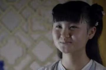 她6歲搭檔成龍上春晚,後因《花千骨》被吐槽長殘,如今顏値逆襲