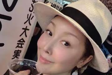 曾是樂壇四大天后之一，男友一個比一個慘，婚後退出歌壇相夫教子