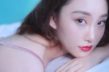 媽媽找了個野男人回家，為了報復他們，我天天跟蹤他的正式妻子