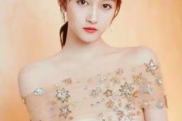 同是一個媽生的,一個當紅明星一個普通人,網友:同媽不同命