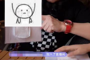 太尷尬！57歲溫兆倫帶貨女性用品惹爭議，親手展示被指不合適