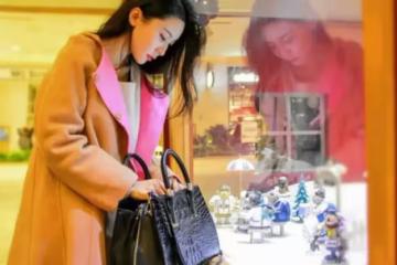 結婚半年父母得了重病，老公帶著所有錢消失，一年後他哭著求復婚