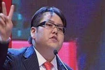 擔心千億資產被「揮霍」,父親每月給他10萬,他卻高調娶女星!